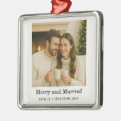 Keepsake Vrolijk en getrouwd Eerste Kerstfoto Metalen Ornament (Links)