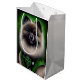 Keeshond Dog in St. Patrick's Day Dress Medium Cadeauzakje (Achterkant Gekanteld)
