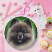 Keeshond Dog in St. Patrick's Day Dress Papieren Bordje (Feest)