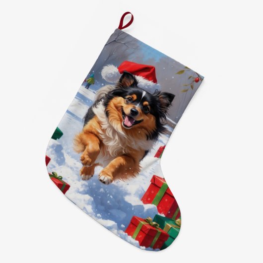 Keeshond Hond Hardlopen In Sneeuw Met Kerst Pet Grote Kerstsok (Voorkant (Hangend))