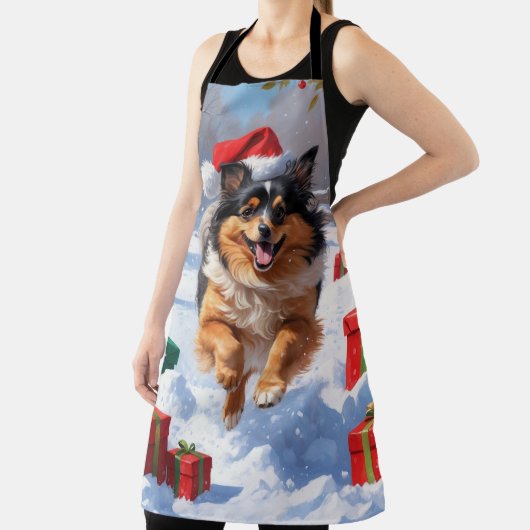 Keeshond Hond Hardlopen In Sneeuw Met Kerst Pet Schort (Insitu)