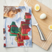 Keeshond Hond Hardlopen In Sneeuw Met Kerst Pet Theedoek (Quarter Fold)