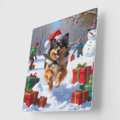 Keeshond Hond Hardlopen In Sneeuw Met Kerst Pet Vierkante Klok (Hoek)