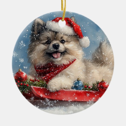 Keeshond Hond in Sledge Laat het Sneeuw Kerstmis Keramisch Ornament (Voorkant)