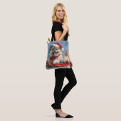 Keeshond-hond in slee Laat het sneeuwen Kerstmis Tote Bag (Op model)