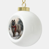 Keeshond Hond in Sneeuw Kerstmis Keramische Bal Ornament (Rechts)
