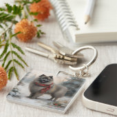 Keeshond Hond in Sneeuw Kerstmis Sleutelhanger (Voorkant Rechts)