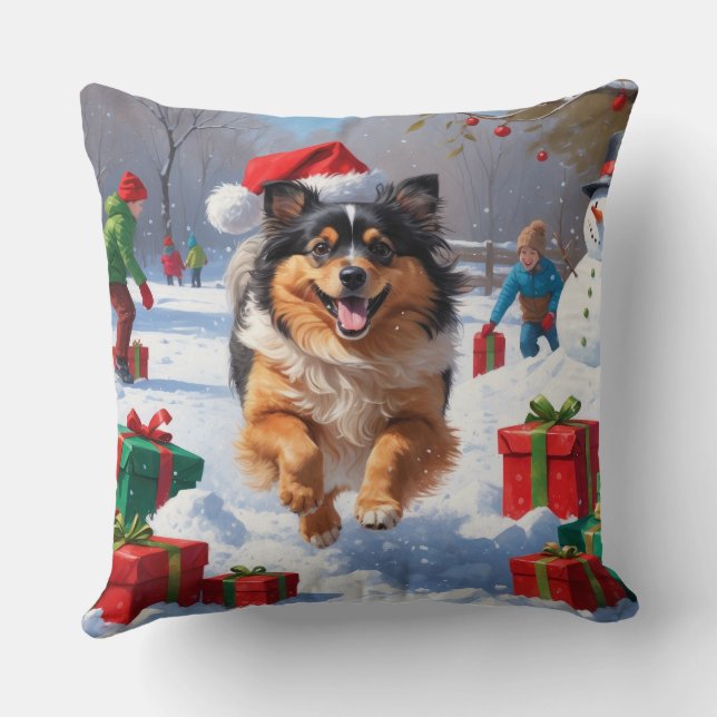 Keeshond-hond loopt in de sneeuw met kerstmuts kussen (Achterkant)