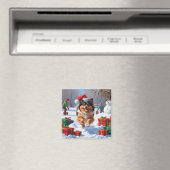 Keeshond-hond loopt in de sneeuw met kerstmuts magneet (Insitu (Vaatwasser))