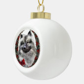 Keeshond Kerstmis Keramische Bal Ornament (Rechts)