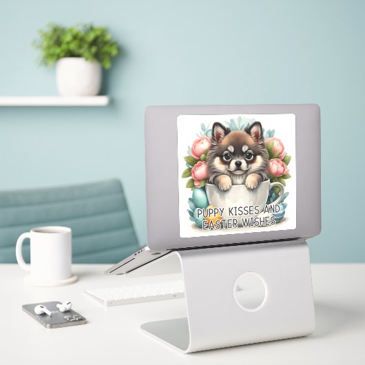 Keeshond Kisses Paaswensen - Pasen Sticker (Laptop op bureau)
