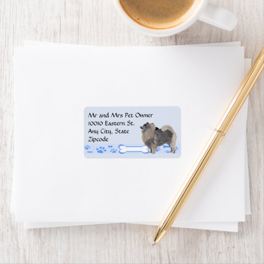 Keeshond op Blue Gingham Etiket (Insitu)