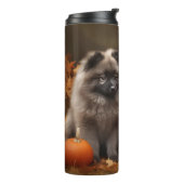 Keeshond Puppy Autumn Delight Pompoen Thermosbeker (Gedraaid links)