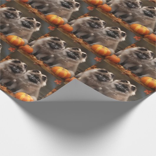Keeshond Puppy Herfst Delight Pompoen Cadeaupapier (Hoek)