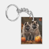Keeshond Puppy Herfst Delight Pompoen Sleutelhanger (Voorkant Links)