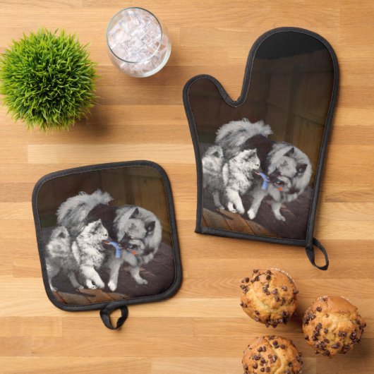 Keeshond Schilderen Speeltijd Schattigee Originele Ovenwant & Pannenlap Set (Top down)