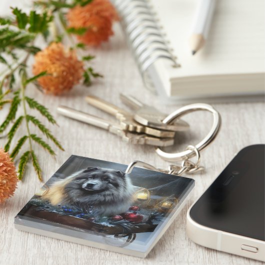 Keeshond Snowy Sleigh Kerst Decor Sleutelhanger (Voorkant Rechts)