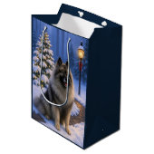 Keeshond Vakantie Medium Cadeauzakje (Voorkant Gekanteld)