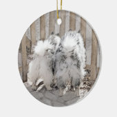 Keeshonds bij het schilderen van de poort - Oorspr Keramisch Ornament (Links)