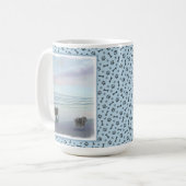 Keeshonds in de Seashore-schilderkunst Koffiemok (Voorkant links)
