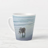 Keeshonds in de Seashore-schilderkunst Latte Mok (Linkerhoek)