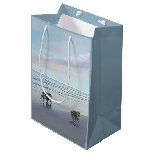 Keeshonds in de Seashore-schilderkunst Medium Cadeauzakje (Voorkant Gekanteld)
