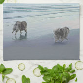 Keeshonds in de Seashore-schilderkunst Theedoek (Gevouwen)