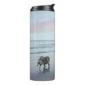 Keeshonds in de Seashore-schilderkunst Thermosbeker (Gedraaid links)