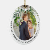 Kegelgroen pasgetrouwden 1e kerstfoto keramisch ornament (Rechts)