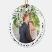 Kegelgroen pasgetrouwden 1e kerstfoto keramisch ornament (Links)