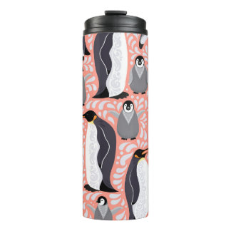 Keizerpinguïns, welpen, roze decoratief patroon. thermosbeker