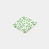 Kelly green "Shamrocks Falling" Post-it® Notes (Schuin)