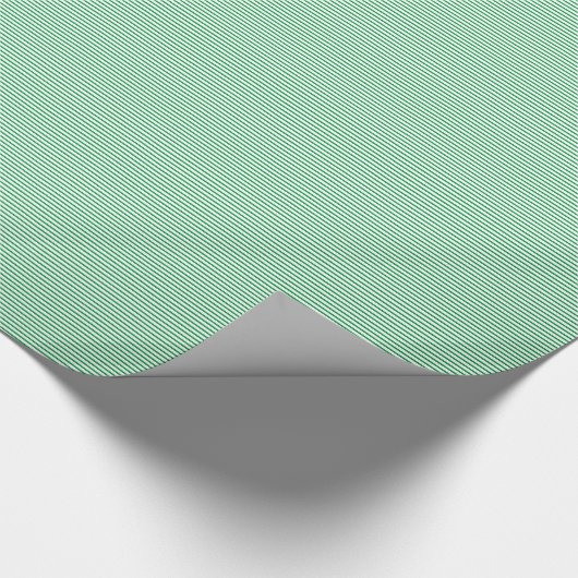 Kelly Green White Stripes St Patrick's Day 2024 Cadeaupapier (Hoek)