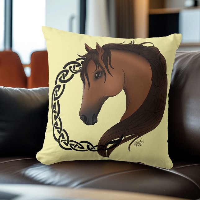 Keltisch bruin paard geel kussen (Creator heeft geüpload)