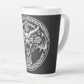 Keltisch drakenembleem van BurnsInHell Latte Mok (Rechterhoek)