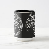 Keltisch drakenembleem van BurnsInHell Tweekleurige Koffiemok (Center)