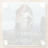 Keltische dame poseert voor oude stenen glazen onderzetter (Achterkant)