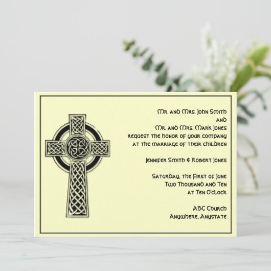 Keltische kruis in zwart ivoor bruiloft uitnodigin kaart (Staand voorkant)