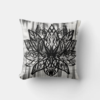 Keltische Lotus Mandala – Minimalistische zwart-wi Kussen