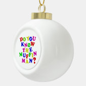 Ken je het Muffin Man? Keramische Bal Ornament (Rechts)