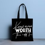 Ken Uw Inspirerend Motivatie Citaat van de Worth Tote Bag<br><div class="desc">Ken Uw Inspirerend Motivatie Canvas tassen van het Citaat van de Worth kenmerkt modern kalligrafie wit manuscript met het grappige positieve gezegde "weet uw waarde dan toevoegen belasting". Ontworpen door Evco Studio www.zazzle.com/store/evcostudio</div>