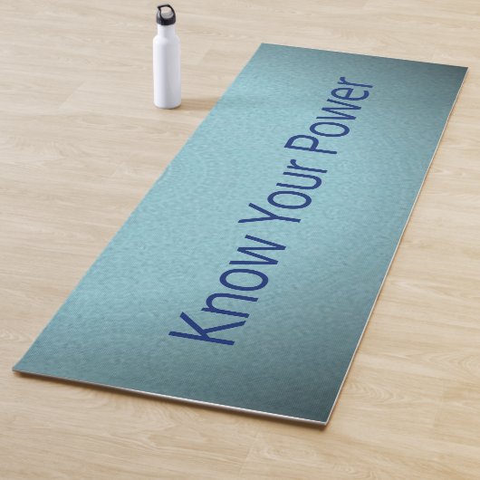 "Ken Uw Macht" Blauwe Toongradiënt van Tonen Yogamat (In situ)