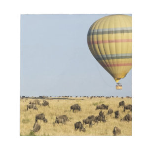 Kenia, Masai Mara. Toeristen varen in een heteluch Notitieblok