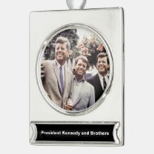 Kennedy Brothers, President John, Robert & Ted Verzilverd Banner Ornament (Links)