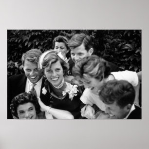 Kennedy Family Embracing op Wedding Poster