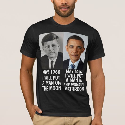 KENNEDY OBAMA-MAN OP DE MOON BATHROOM T-Shirts (Voorkant)