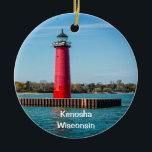 Kenosha Keramisch Ornament<br><div class="desc">De vuurtoren kijkt over het strand van Simmons Island. Vroeger een grote autoproductiestad,  nu een populair huis voor forenzen naar Milwaukee en Chicago.</div>