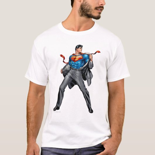 Kent verandert in Superman T-shirt (Voorkant)
