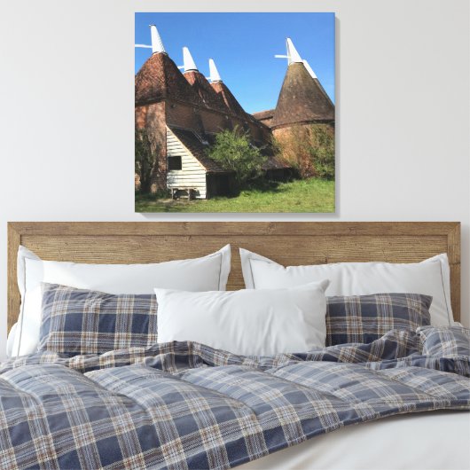 Kentish Oast Canvas Afdruk (Insitu (Slaapkamer))