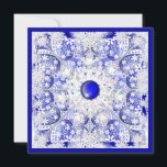 Keramisch kant blauw van Griekenland & sneeuwvlok Kaart<br><div class="desc">Kanten print toegevoegd aan een keramisch effect voor dit fijne patroon met enkele inlegsels van parels of cabochons (getekend). Hier in lichtblauw,  wat een romantische pastelstijl geeft,  bestaat dit collectie ook in lichtgrijs,  zwart en blauw van Griekenland in mijn kerstpatroon. Een fijn bewerkte en originele stijl bestrooid met sneeuwvlokken.</div>